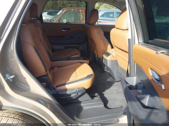 Nissan Pathfinder Platinum Fwd Image 6