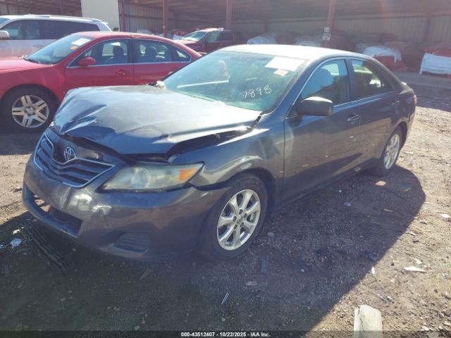 Toyota Camry Le Image 3