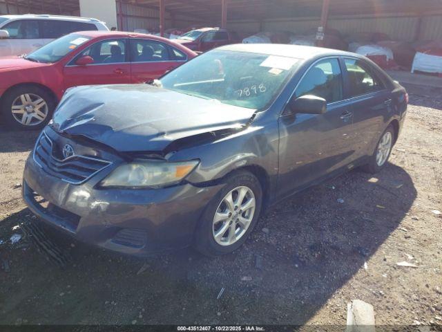 Toyota Camry Le Image 3