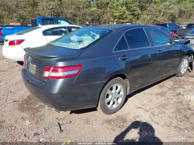 Toyota Camry Le Image 2