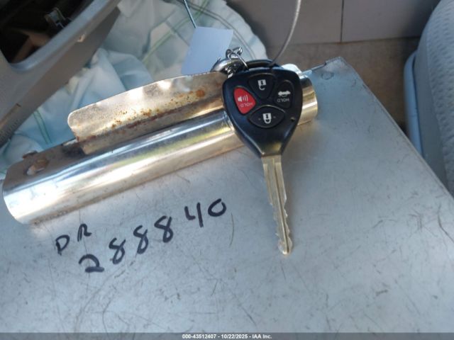 Toyota Camry Le Image 7