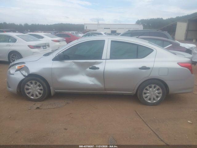 Nissan Versa 1.6 S+ Image 6