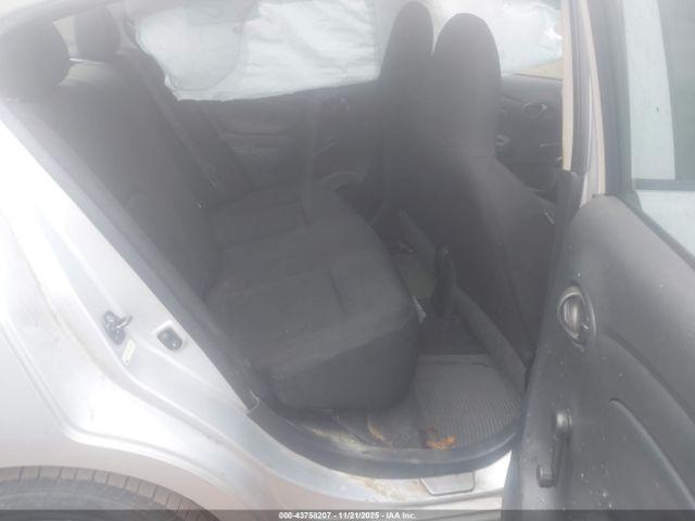 Nissan Versa 1.6 S+ Image 7