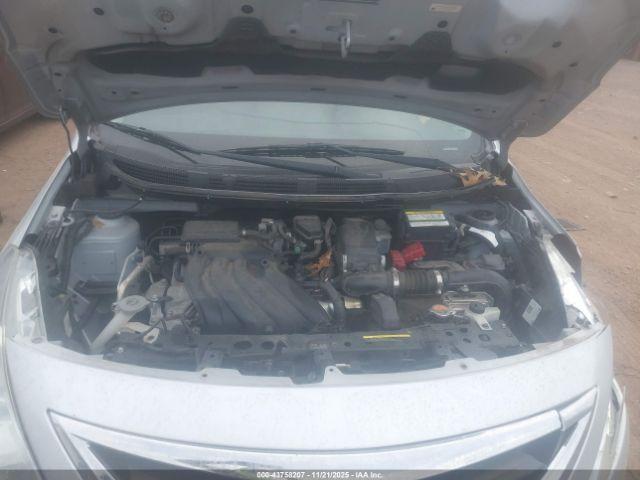 Nissan Versa 1.6 S+ Image 5