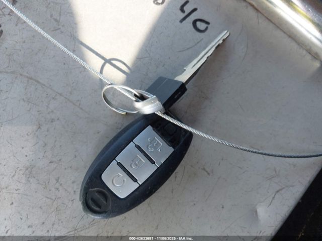 Nissan Pathfinder S Image 9