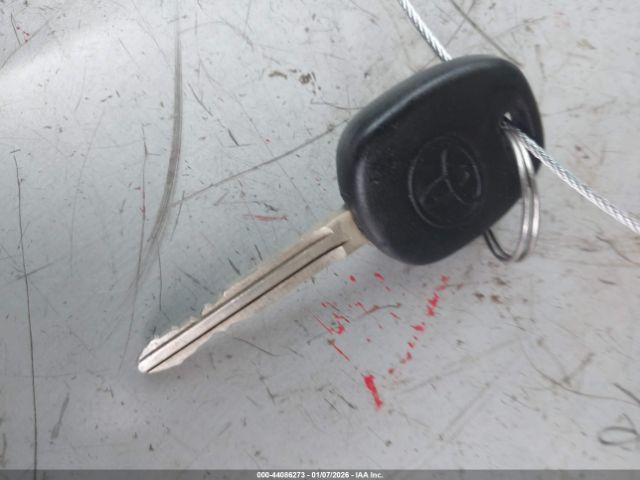 Toyota Camry Le Image 6