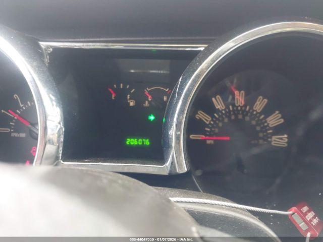 Ford Mustang Image 8