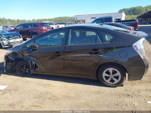 Toyota Prius Three Image 11