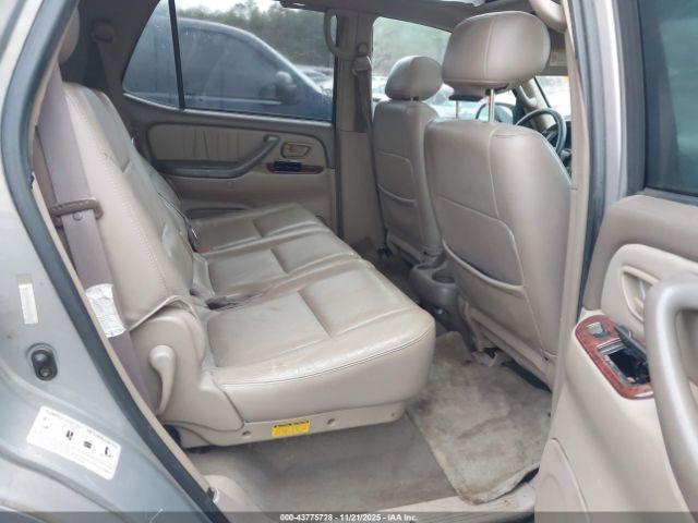 Toyota Sequoia Limited V8 Image 8