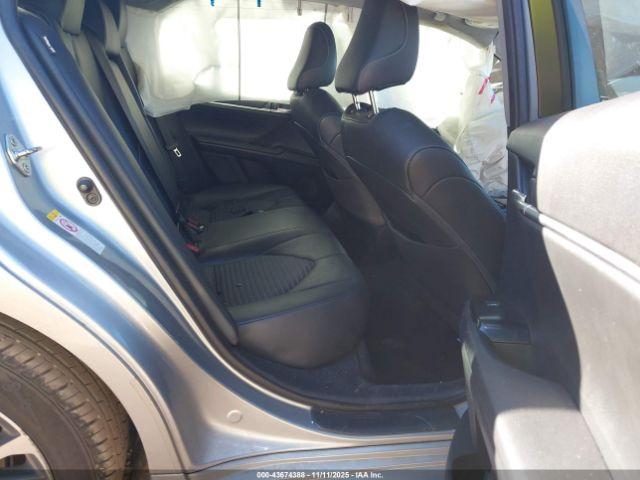 Toyota Camry Se Image 6