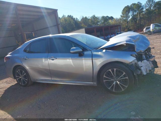 Toyota Camry Se Image 12