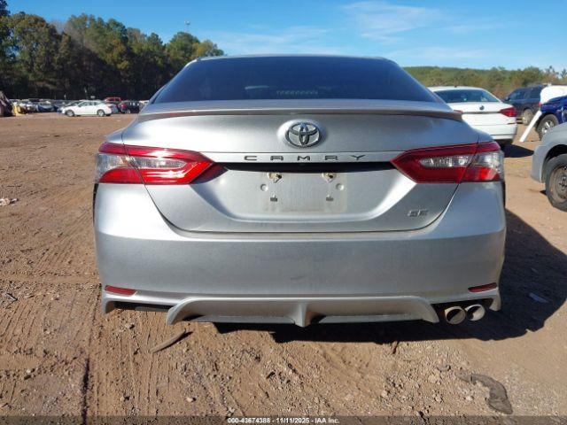 Toyota Camry Se Image 11